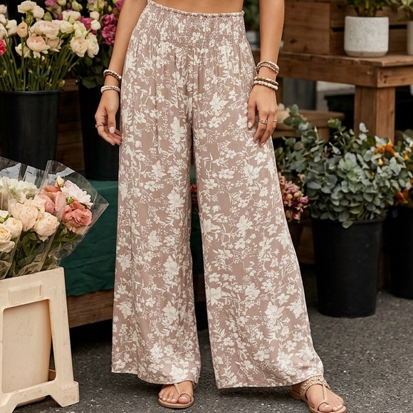 Bohemian Wide-Leg Pants - Picture 4 of 6